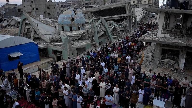 Gaza em guerra: palestinianos celebram Eid al-Adha entre escombros