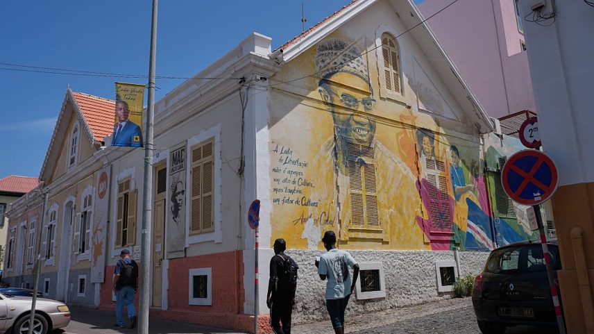Mais de 400 mil eleitores votam nas legislativas de Cabo Verde