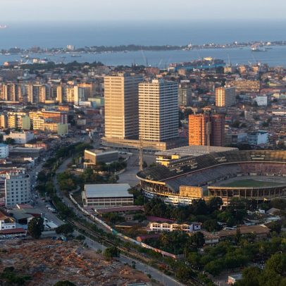 Vala comum com 500 ossadas encontrada em Angola