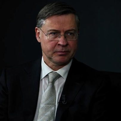 Comissário UE da Economia afasta regresso de gás e petróleo russos