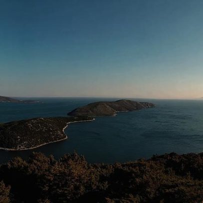 Grécia: ilha privada vai a leilão por 247 mil euros