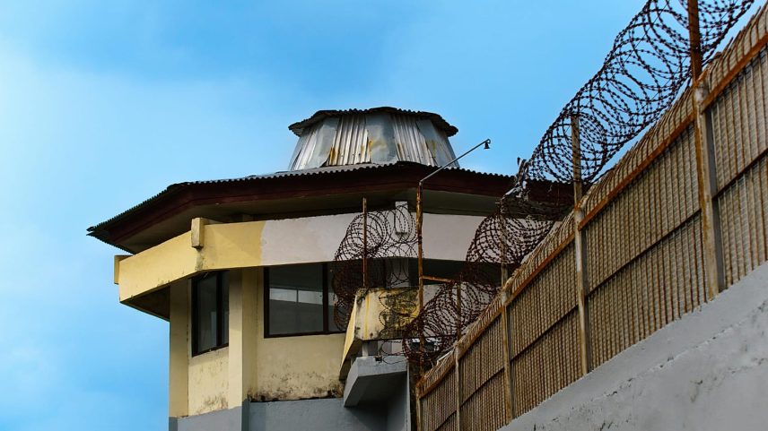 Exterior de estabelecimento prisional