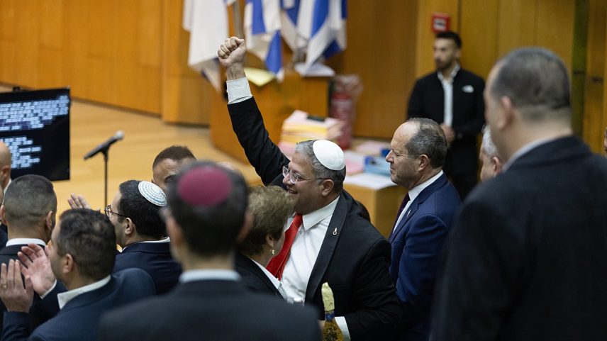 O parlamento israelita aprova, a 30 de março, uma lei que prevê a pena de morte para os palestinianos condenados por terrorismo
