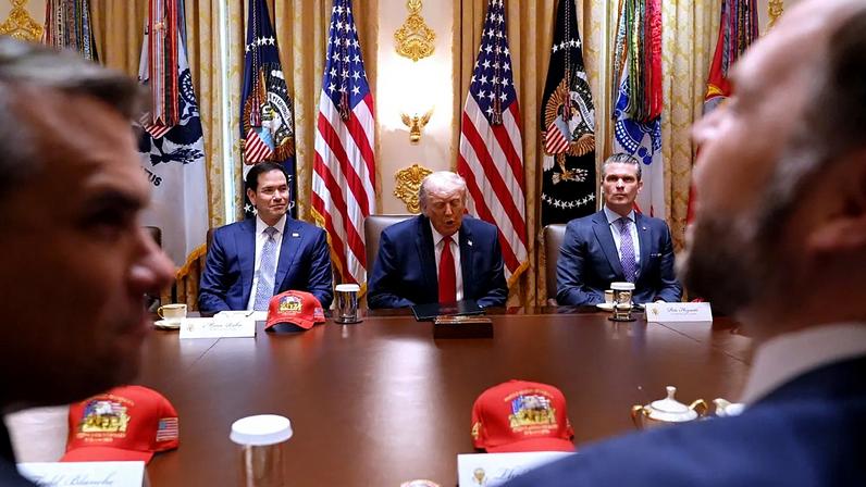 Trump alerta que deve haver acordo com Irão ou acabamos o trabalho