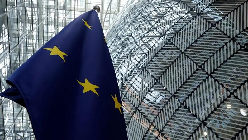 Relatório: contas ligadas a sancionados pela UE usam monetização
