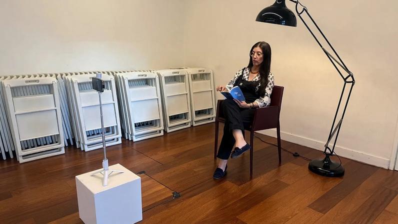 Maria Saraiva de Menezes lê para o programa "Palavras que Abraçam"