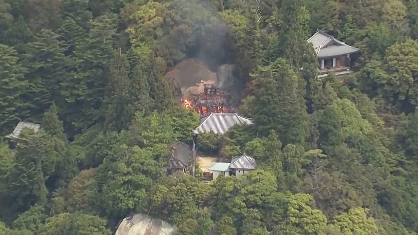Incêndio atinge pavilhão budista com chama eterna de mil anos no Japão