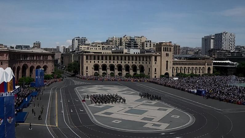 Arménia realiza primeiro desfile militar em dez anos no Dia da República