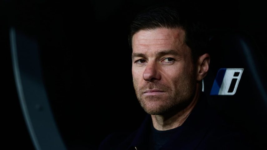 Xabi Alonso assina contrato de quatro anos com o Chelsea