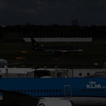 Companhias aéreas neerlandesas pedem taxa aérea igual para voos inacessíveis