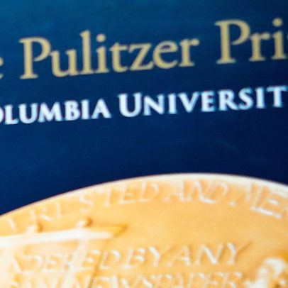 Pulitzer 2026 distingue dramas de guerra experimentais e caos em torno de Trump