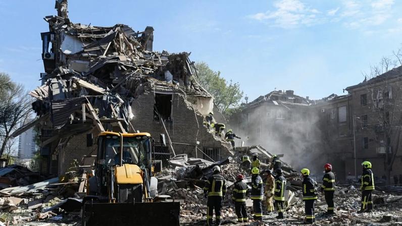 Ataques russos na Ucrânia deixam pelo menos 10 mortos e 70 feridos, segundo Kiev