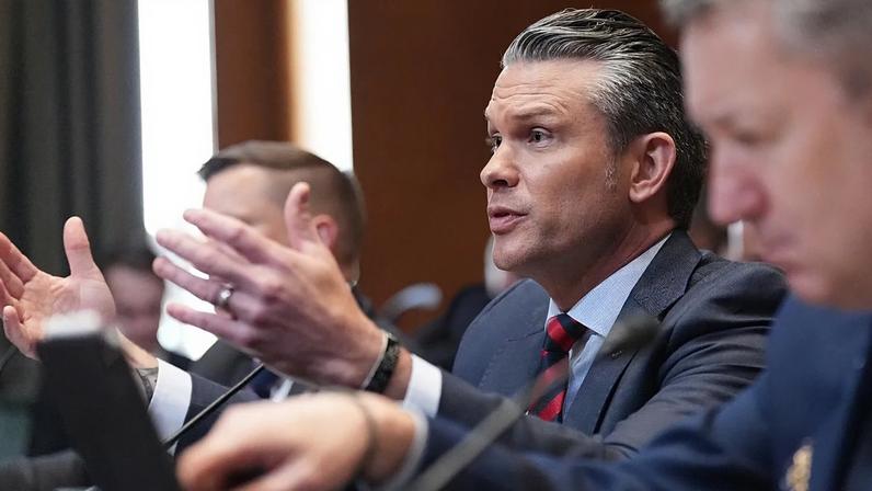 O Secretário da Defesa, Pete Hegseth, depõe na audiência da subcomissão de Apropriações do Senado sobre o pedido de orçamento para o Departamento da Defesa. 12 de maio de 2026, Washington.