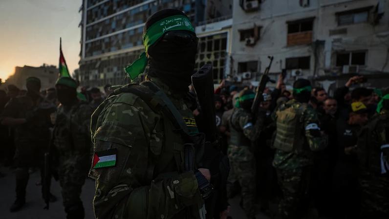 Combatentes das Brigadas al-Qassam, o braço armado do Hamas, na Cidade de Gaza, 19 de janeiro de 2025