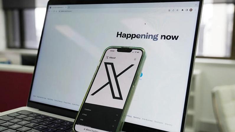 Ecrã de computador mostra o X, a plataforma do Grok
