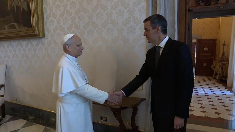 Papa Leão XIV reúne-se com Pedro Sánchez no Vaticano antes da visita