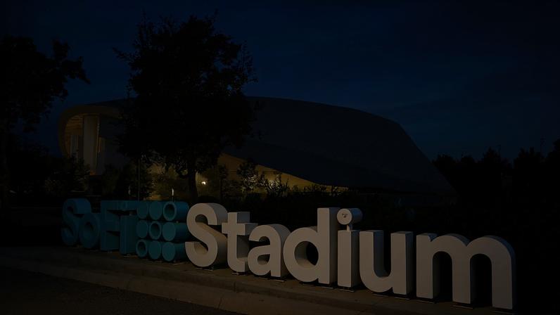 Trabalhadores de estádio do Mundial nos EUA exigem afastamento do ICE