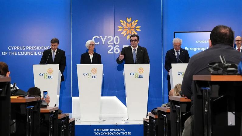 Comissário europeu para a Economia Dombrovskis, presidente do BCE Lagarde, presidente do Eurogrupo Pierrakakis, diretor-geral do Mecanismo Europeu de Estabilidade Gramegna