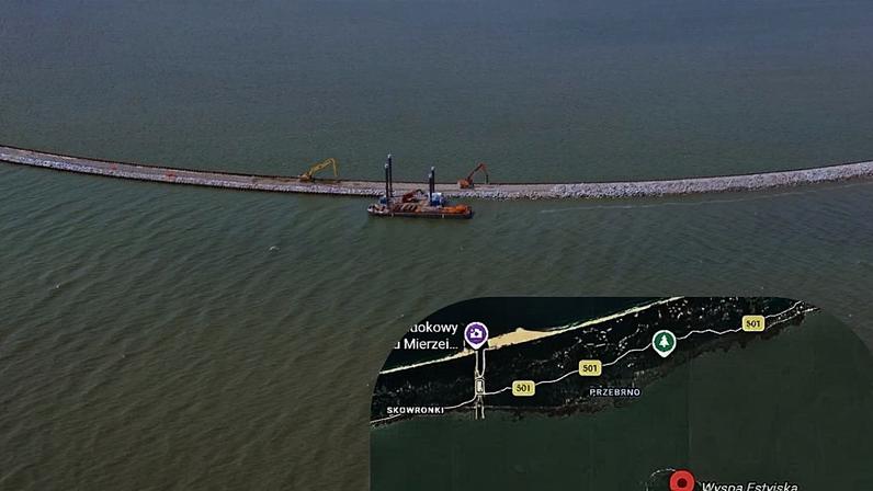 Ilha de materiais reciclados em construção no Mar Báltico