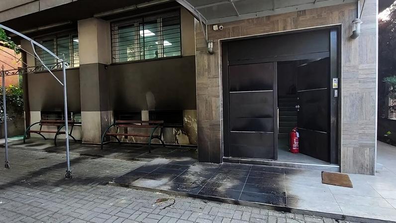 Danos causados pelo fogo na sinagoga de Skopje, 12 de abril de 2026