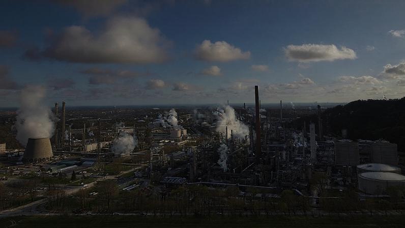 A refinaria Scholven integra o grande complexo petrolífero da BP em Gelsenkirchen, na Alemanha, 26 de março de 2026