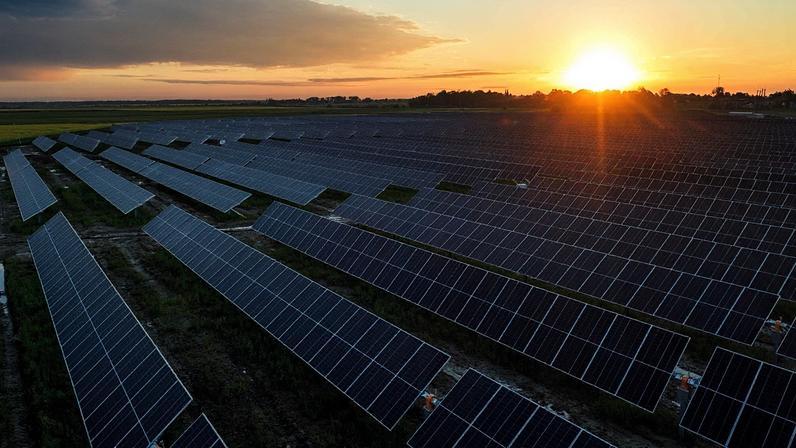 Parque solar na Lituânia.
