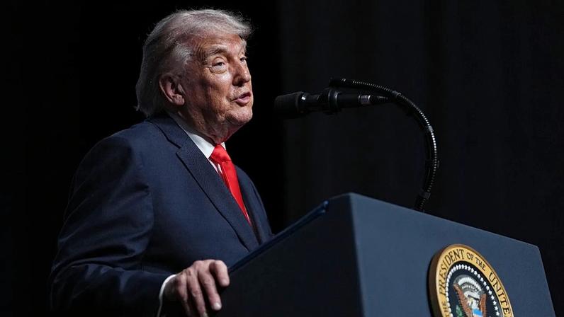 Trump diz que tomaria Cuba quase de imediato após chegada de porta-aviões