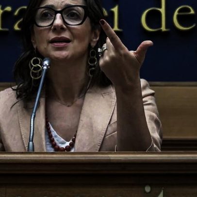 Tribunal dos EUA suspende sanções da administração Trump a Francesca Albanese