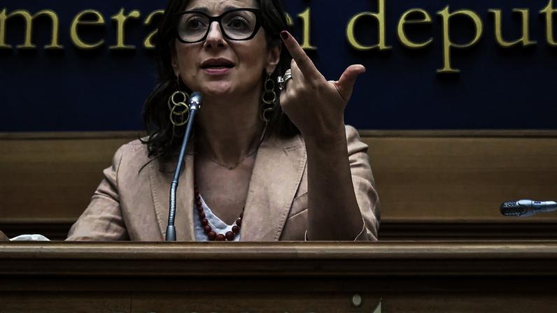 Tribunal dos EUA suspende sanções da administração Trump a Francesca Albanese