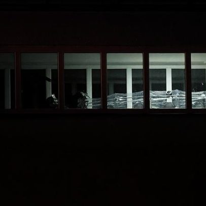 EUA acusados de travar retirada de doente com ébola; Casa Branca desmente