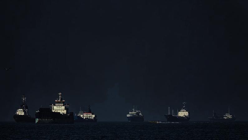 Irão cobra taxas por serviços de navegação no estreito de Ormuz