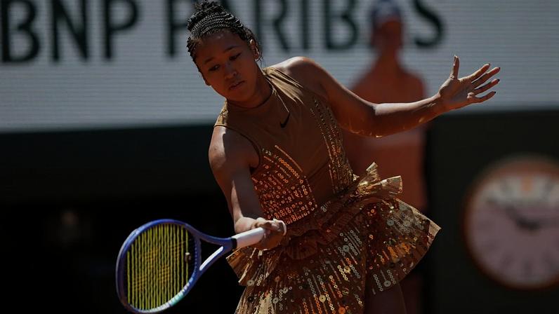 Roland Garros: Osaka com vestido dourado eleva moda no torneio francês