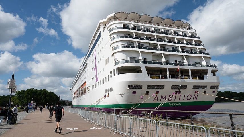 Navio de cruzeiro britânico Ambition em Bordéus, sudoeste de França, quarta-feira, 13 de maio de 2026.