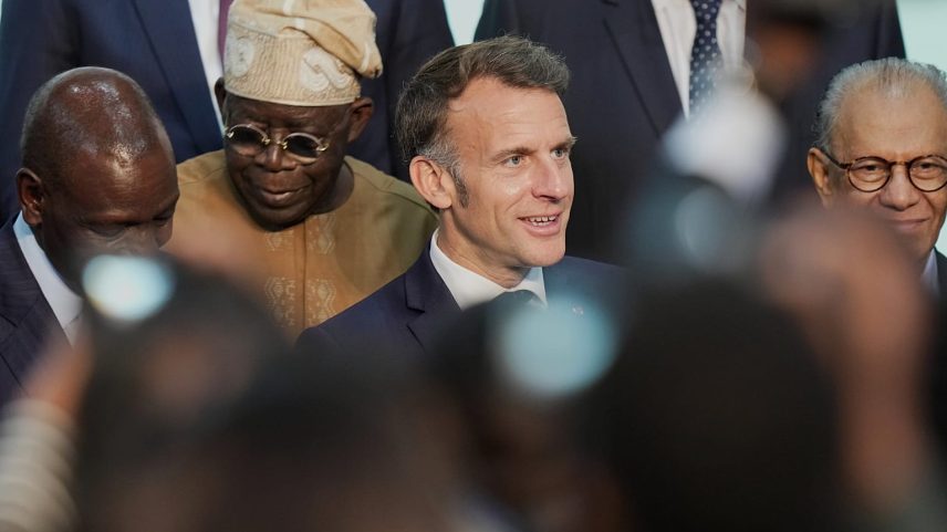 Emmanuel Macron está de visita ao Quénia.