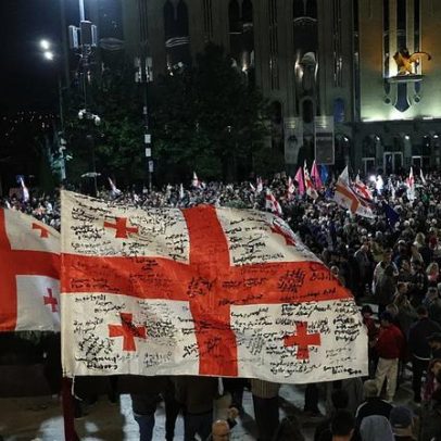 Geórgia: milhares pedem adesão à UE no aniversário da independência