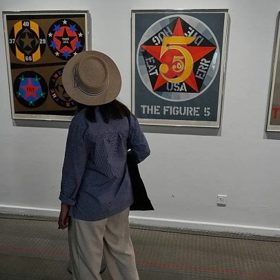 Teerão recebe exposição de arte anti-guerra de artistas norte-americanos