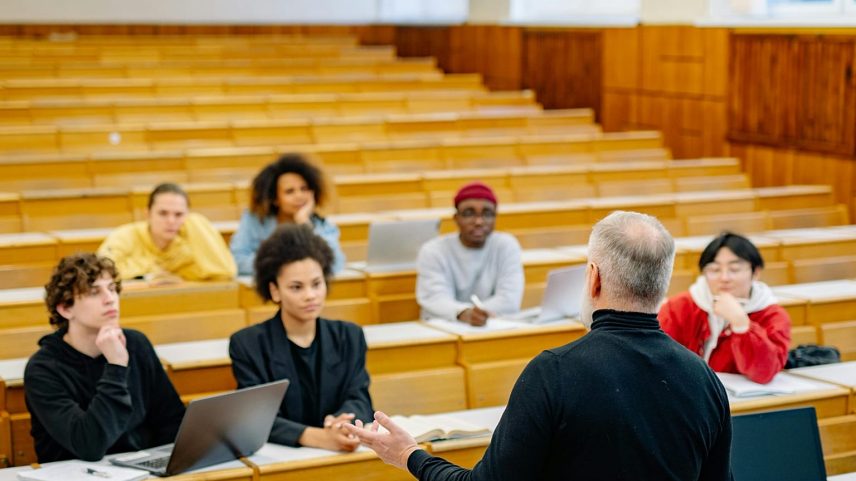 Ensino superior mais barato em Portugal, custos sobem para as famílias