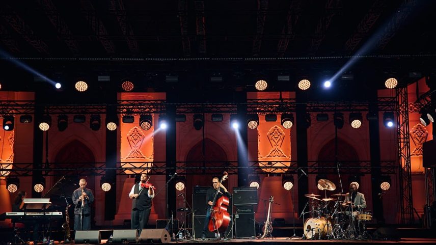 Uzbequistão: noites de jazz ao ar livre atraem músicos globais e novos públicos
