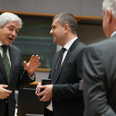 Ministro da Defesa opõe-se ao exército europeu e hesita enviar navios a Ormuz