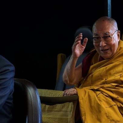Dalai Lama presencia tomada de posse do governo tibetano no exílio