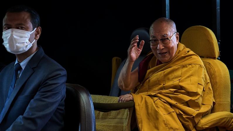 Dalai Lama presencia tomada de posse do governo tibetano no exílio