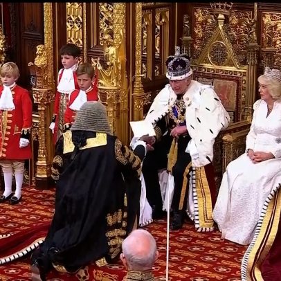 Parlamento britânico reaviva ritual secular antes do discurso do rei