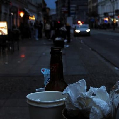 Varsóvia aplica proibição noturna de álcool para aumentar a segurança