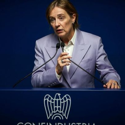 Meloni critica a União Europeia atual por burocracia que sufoca o crescimento