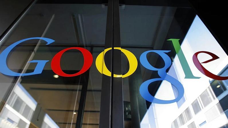 Foto de arquivo - Quinta-feira, 6 de março de 2008, mostra o logótipo da Google na porta do novo centro tecnológico europeu em Zurique, Suíça