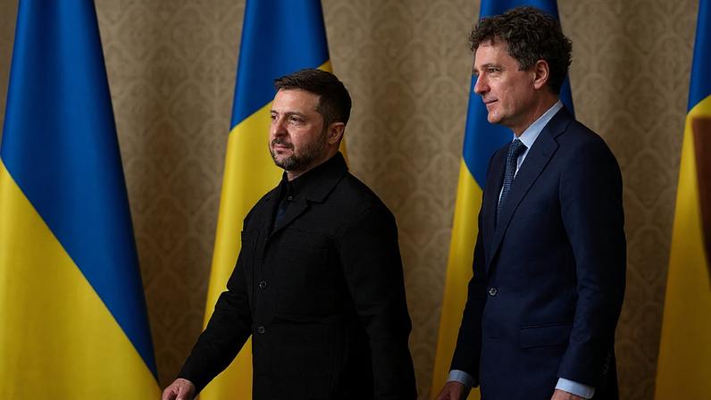 O presidente ucraniano Volodymyr Zelenskyy e o presidente romeno Nicusor Dan em Bucareste, Roménia, 12 de março de 2026.