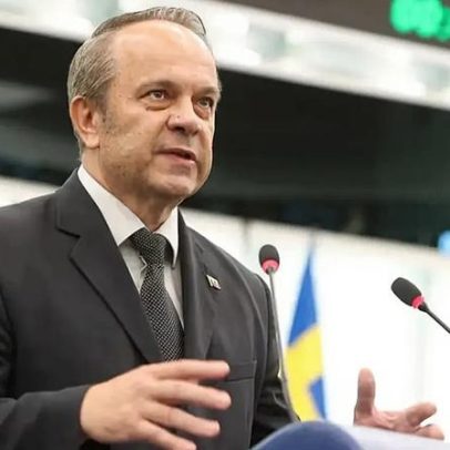 PPE pondera sancionar eurodeputado por estar ao lado da extrema-direita