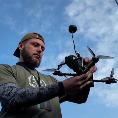 Ucrânia: pilotos de drones disputam corridas de alta velocidade