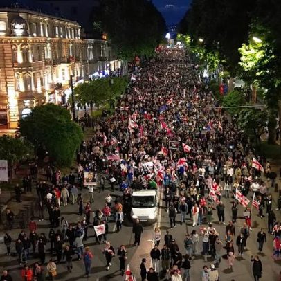 Geórgia: milhares marcham em Tbilissi no Dia da Independência pró-UE