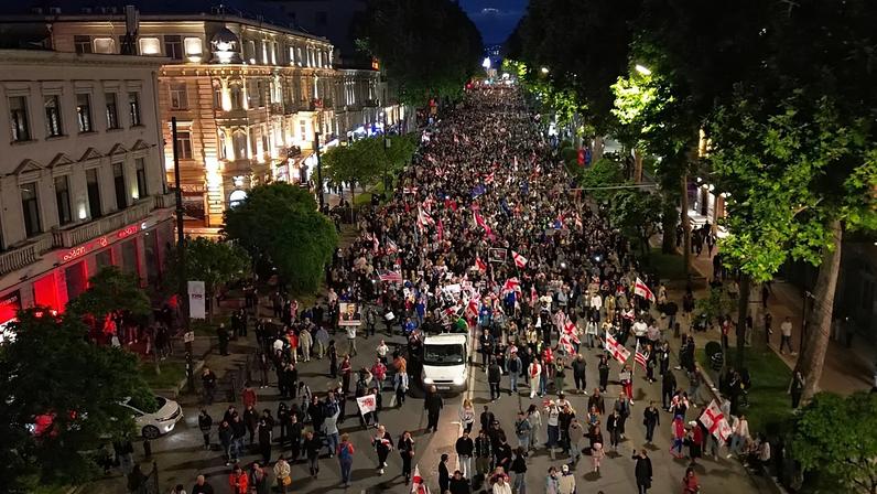 Geórgia: milhares marcham em Tbilissi no Dia da Independência pró-UE